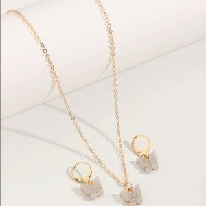 Butterfly decor necklace & earring set